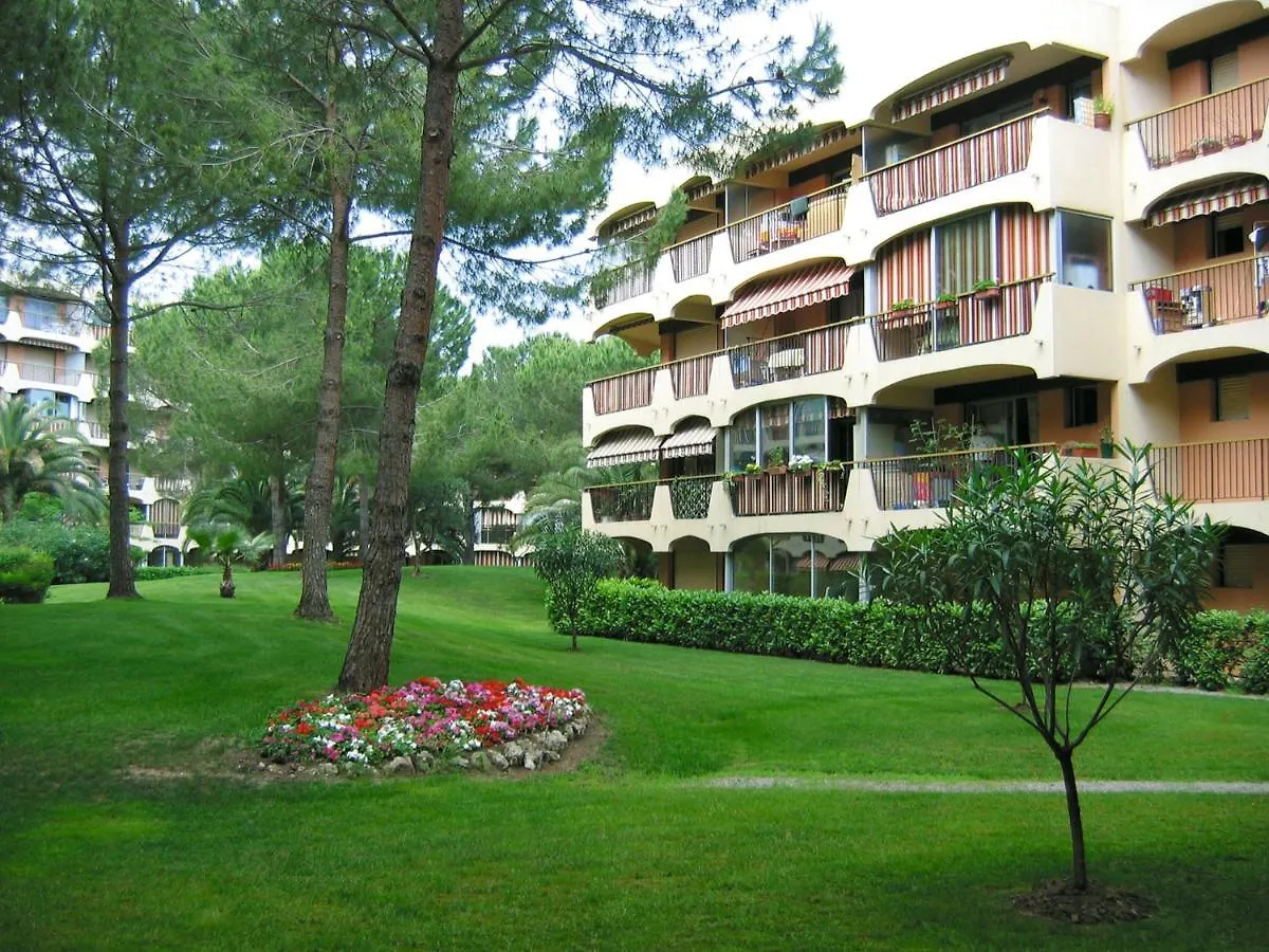 Lagrange Vacances Les Trois Rivieres Mandelieu-la-Napoule 2*,  France
